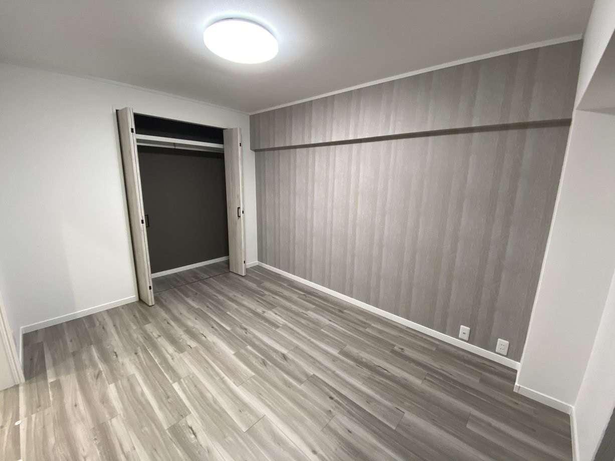 グレージュ×BLACK 洋室リフォーム 船橋市